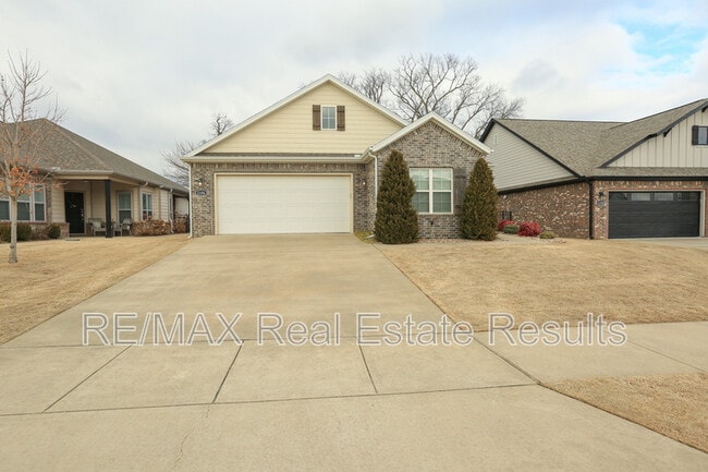 2106 SW Huntwick Ave in Bentonville, AR - Building Photo - Building Photo