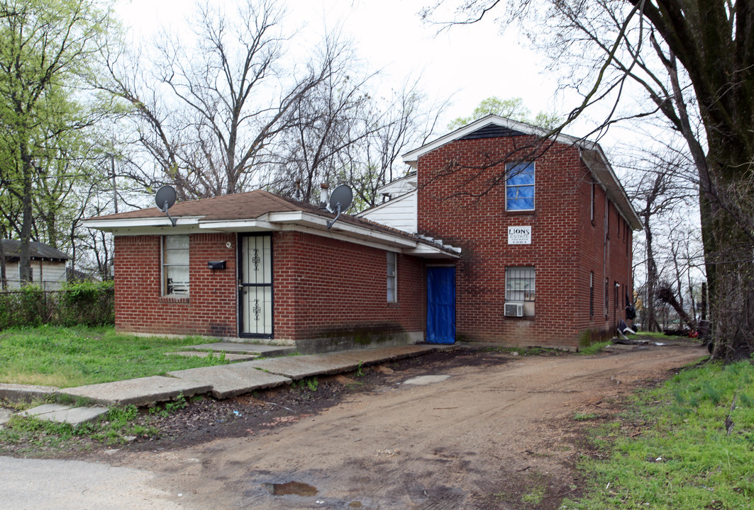 Lions Estate in Memphis, TN - Building Photo