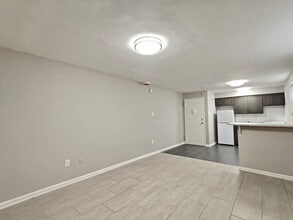 7108 Oxford Ave in Philadelphia, PA - Building Photo - Building Photo