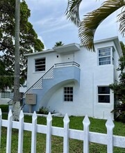 1935 Marseille Dr in Miami, FL - Foto de edificio - Building Photo