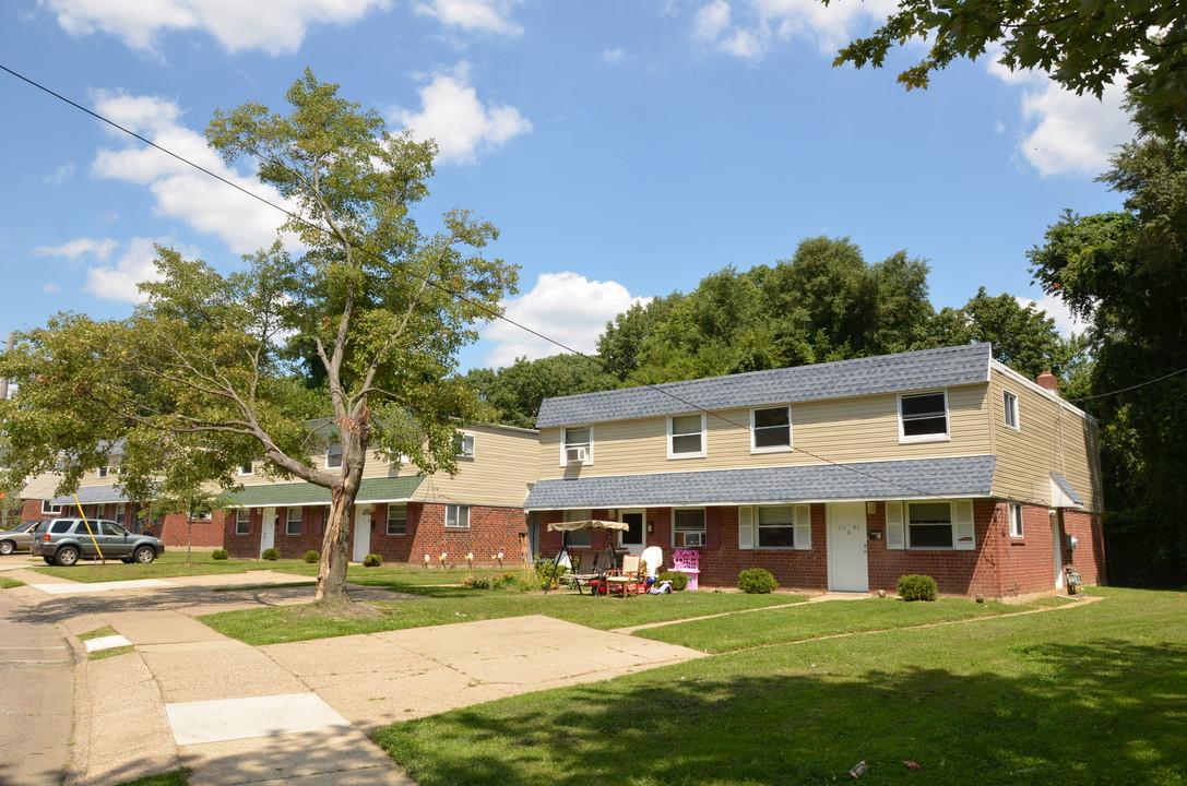 Hillside Manor Apartments in Chester, PA - Building Photo