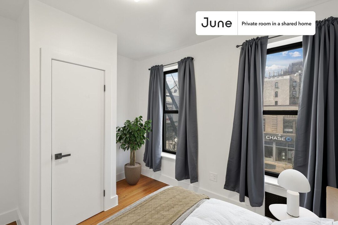 Private bedroom in 4 bed/2 bath Home in New York, NY - Building Photo