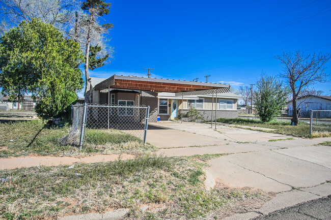 2641 E Baylor St in Lubbock, TX - Building Photo - Building Photo