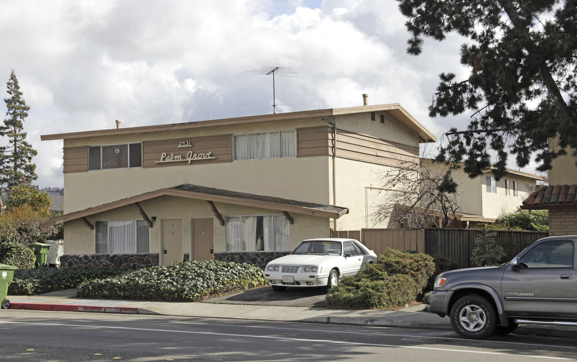 Palm Grove in Hayward, CA - Building Photo