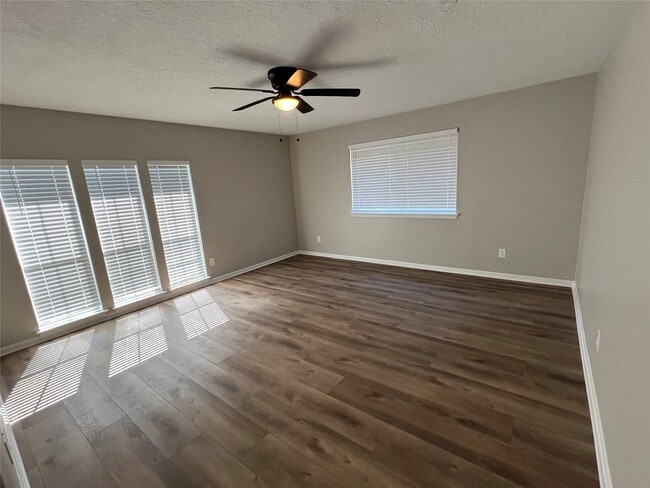 property at 305 Heathgate Dr