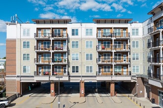 Views On Vine in Cincinnati, OH - Building Photo - Building Photo