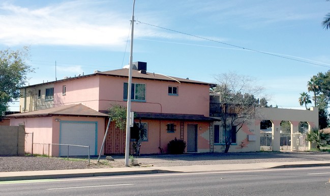 1211 W University Dr in Tempe, AZ - Foto de edificio - Building Photo