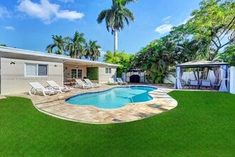 1228 Johnson St in Hollywood, FL - Building Photo - Building Photo