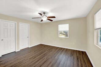 207 Oakwood Loop in San Marcos, TX - Building Photo - Building Photo