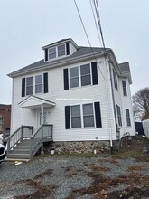 554 Main St, Unit 2 in Wakefield, MA - Foto de edificio - Building Photo