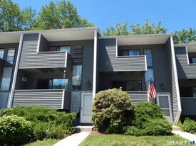 21 Hudson Glen St in Bethel, CT - Building Photo
