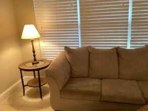 2120 NE 42nd Ct, Unit 4 in Lighthouse Point, FL - Foto de edificio - Building Photo