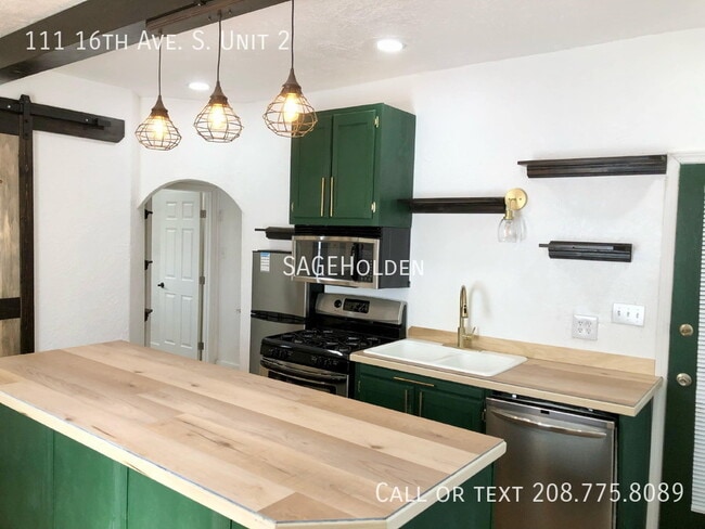 111 16th Ave S