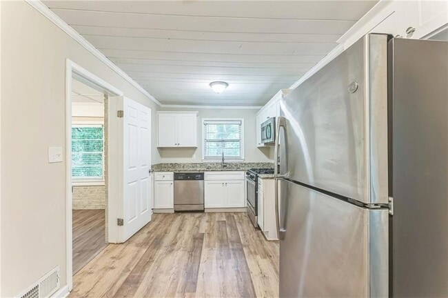 195 Polar Rock Rd SW in Atlanta, GA - Building Photo - Building Photo