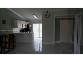 7762 W 29th Way in Hialeah, FL - Building Photo - Building Photo