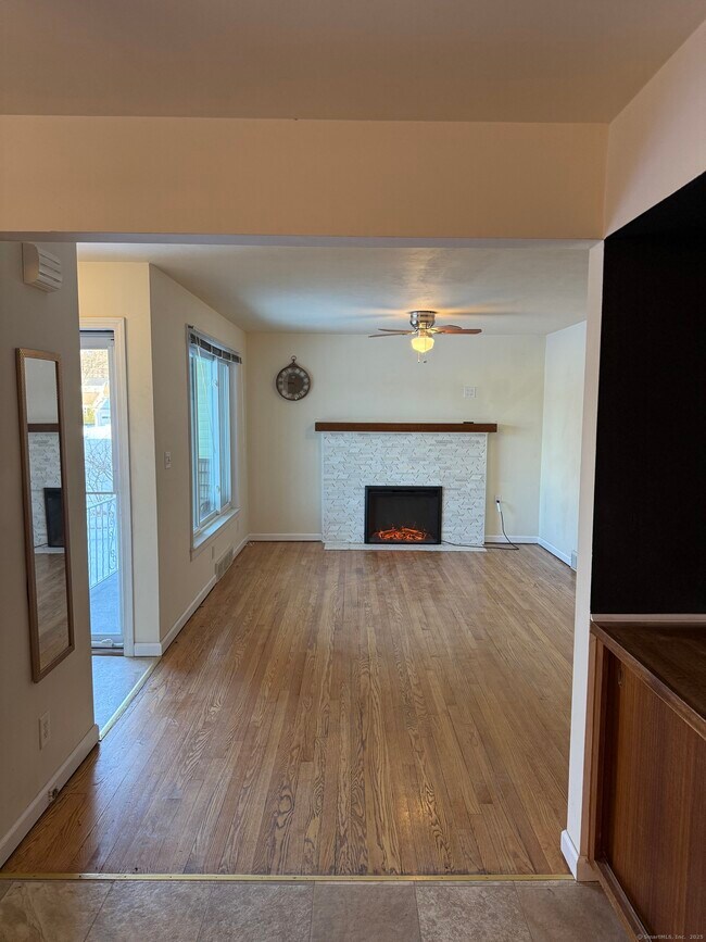5 Hotchkiss Terrace in Ansonia, CT - Building Photo - Building Photo