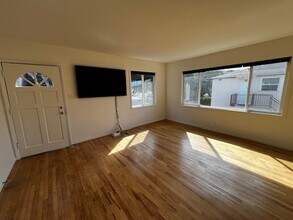 2023 Virginia Ave in Santa Monica, CA - Building Photo - Building Photo