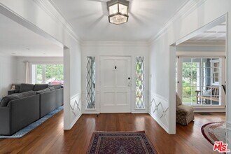 2825 Haddington Dr in Los Angeles, CA - Building Photo - Building Photo