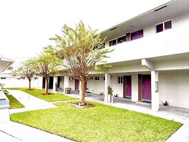 720 NE 7th St in Hallandale Beach, FL - Building Photo
