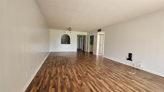 16171 Blatt Blvd, Unit 202 in Weston, FL - Building Photo - Building Photo