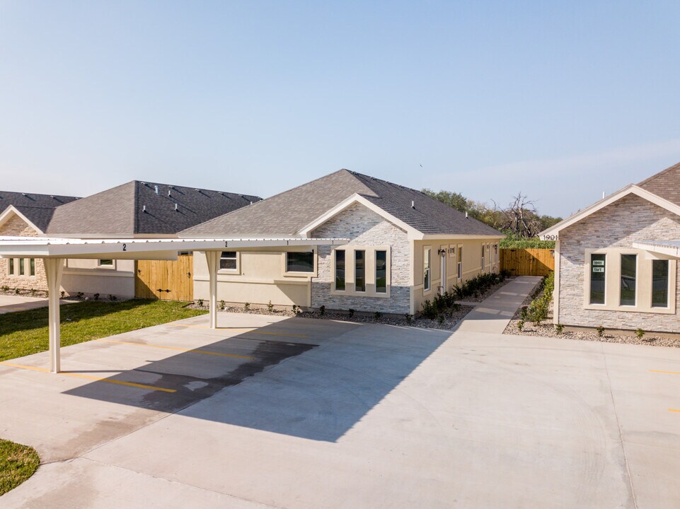 1901 W Taft St, Unit #3 in Weslaco, TX - Building Photo