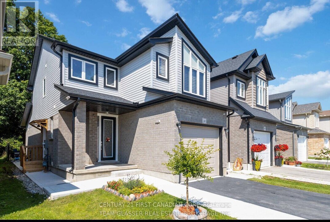 2043 Cedarpark Dr in London, ON - Building Photo