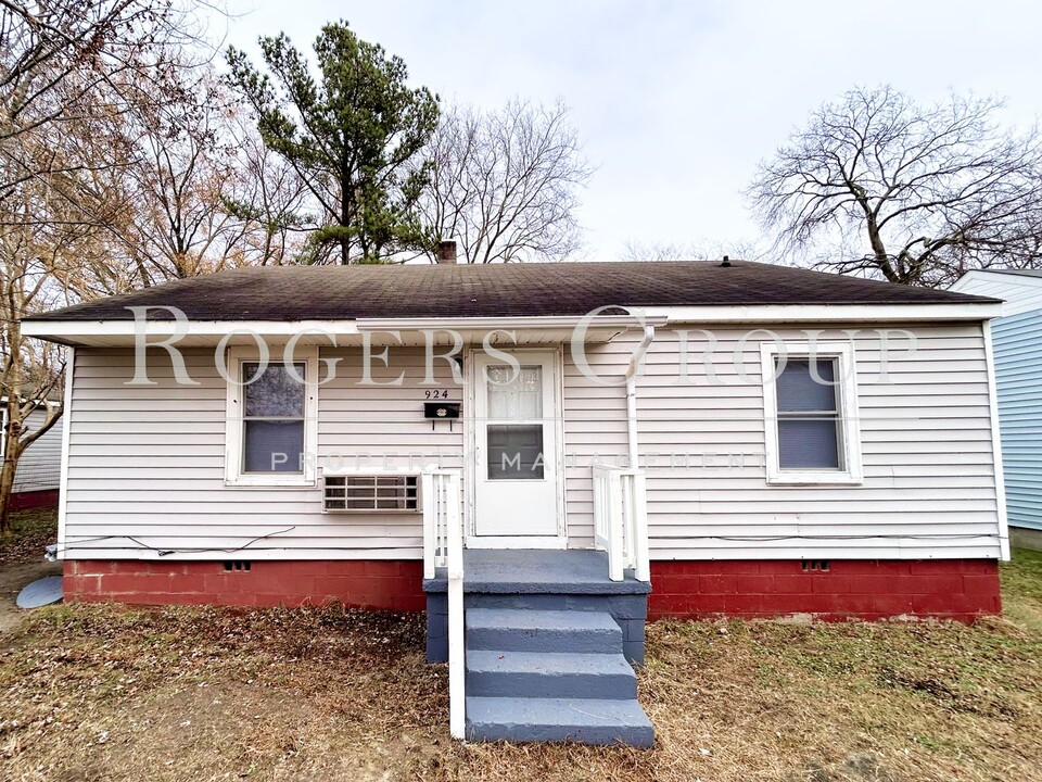 924 Burr St in Henderson, NC - Building Photo