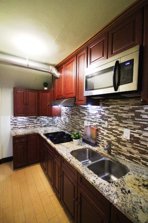 4417 Sansom St in Philadelphia, PA - Building Photo