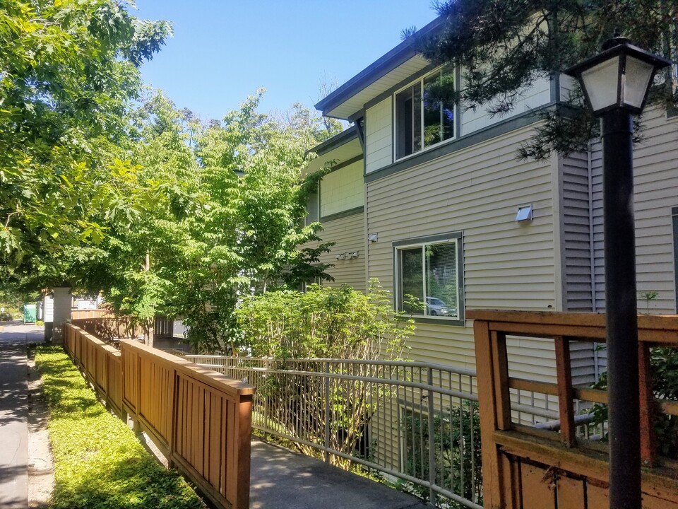 Ivy Ridge Apartments in Seattle, WA - Foto de edificio