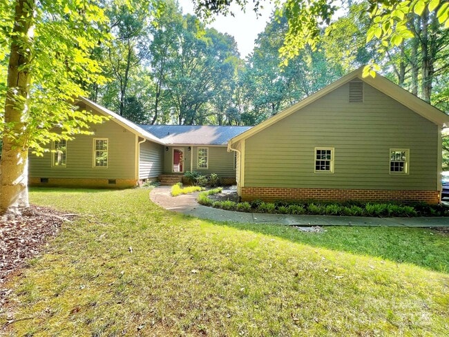 property at 911 Reverdy Ln