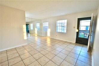 3030 Edenborn Ave, Unit 214 in Metairie, LA - Building Photo - Building Photo