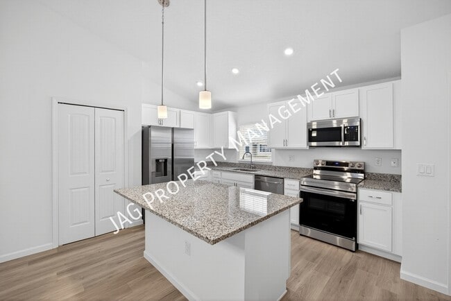 615 Chaloupe St SE in Palm Bay, FL - Building Photo - Building Photo