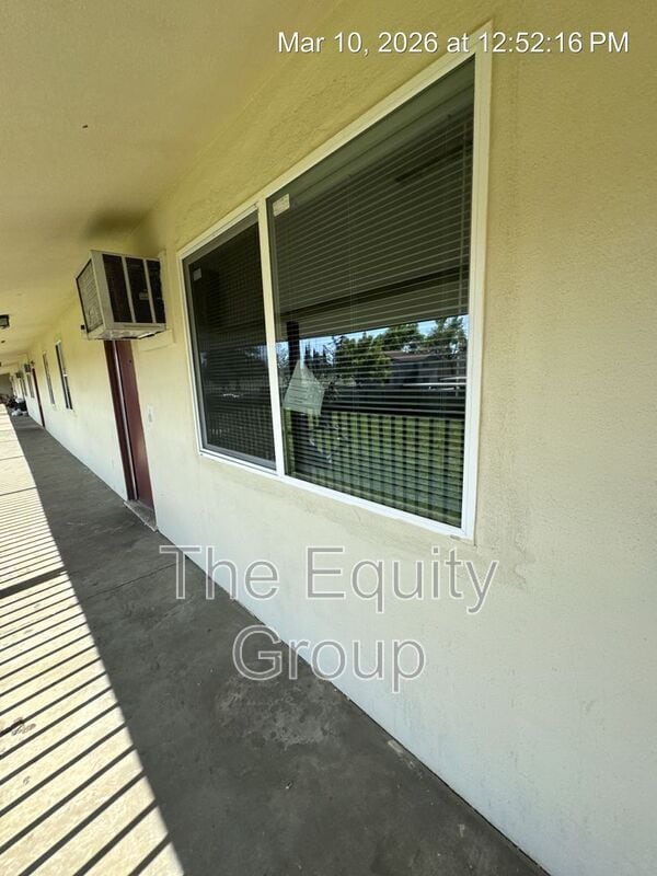 352 S Blackstone St in Tulare, CA - Building Photo - Building Photo