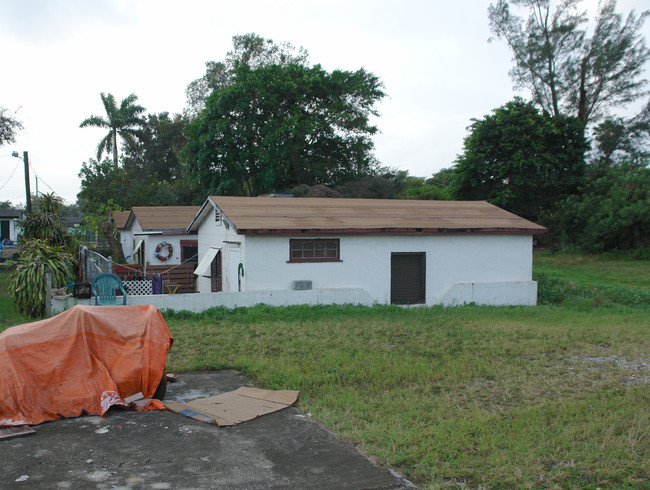 4533 SW 65th Ave in Fort Lauderdale, FL - Foto de edificio - Building Photo