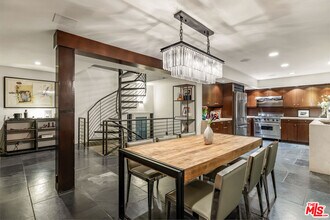 1714 Sunset Plaza Dr in Los Angeles, CA - Building Photo - Building Photo