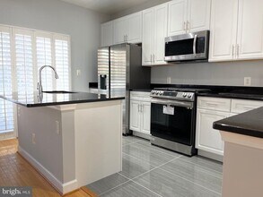 680 9th St SW in Washington, DC - Building Photo - Building Photo