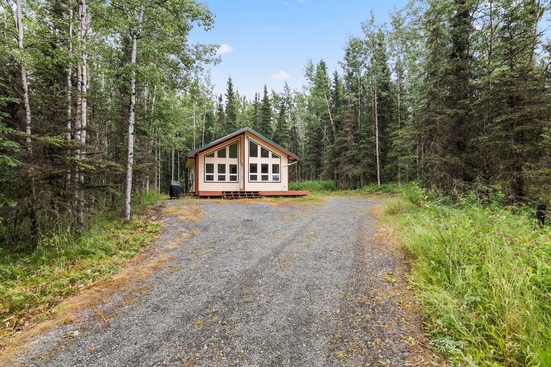 35126 Waterfront Way in Soldotna, AK - Building Photo