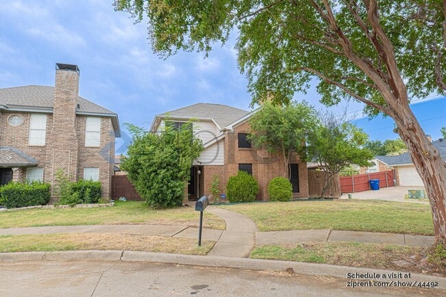 property at 1929 Pinecrest Dr