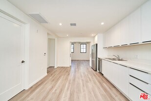 951 S Wilton Pl in Los Angeles, CA - Building Photo
