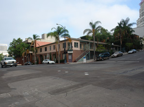 Las Lomitas Apartments in San Diego, CA - Foto de edificio - Building Photo