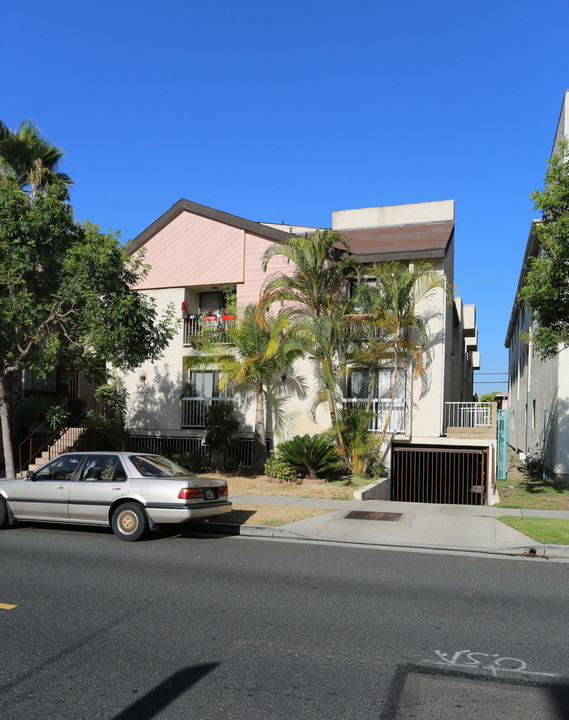 231 N Isabel St in Glendale, CA - Building Photo