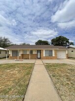 3420 Bangor Dr in Lubbock, TX - Building Photo