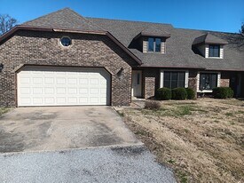 2600 Fairway Dr in Energy, IL - Building Photo