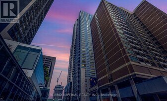 21 Balmuto St in Toronto, ON - Building Photo