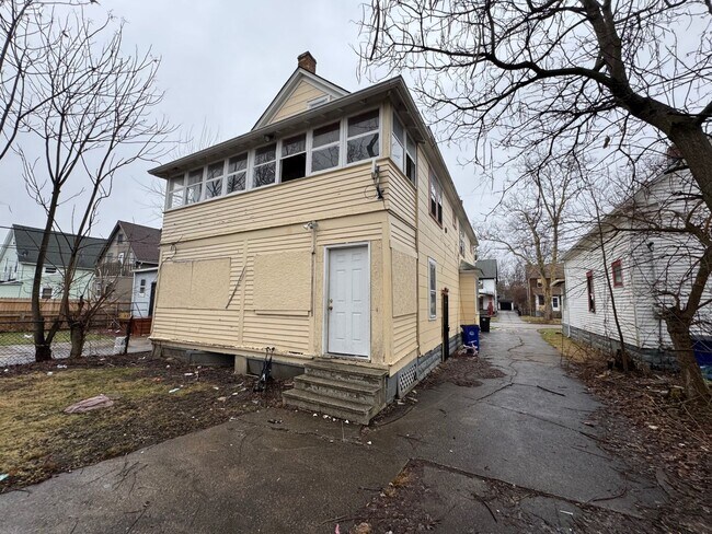 12918 Ferris Ave in Cleveland, OH - Building Photo - Building Photo