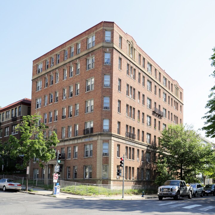 1909 19th St NW in Washington, DC - Foto de edificio