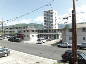 2612 Kaaha St in Honolulu, HI - Building Photo - Building Photo