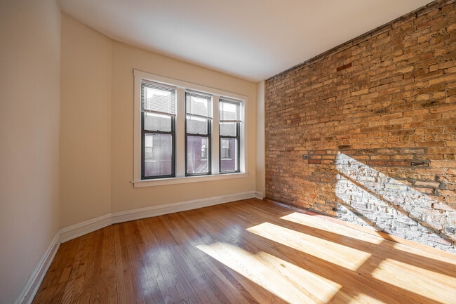 3523 N Racine Ave, Unit 2