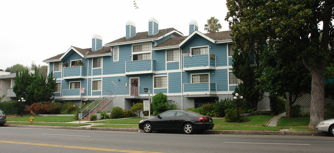 Whitsett Manor Apartments in Studio City, CA - Foto de edificio - Building Photo