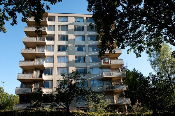 Dover House in Vancouver, BC - Building Photo